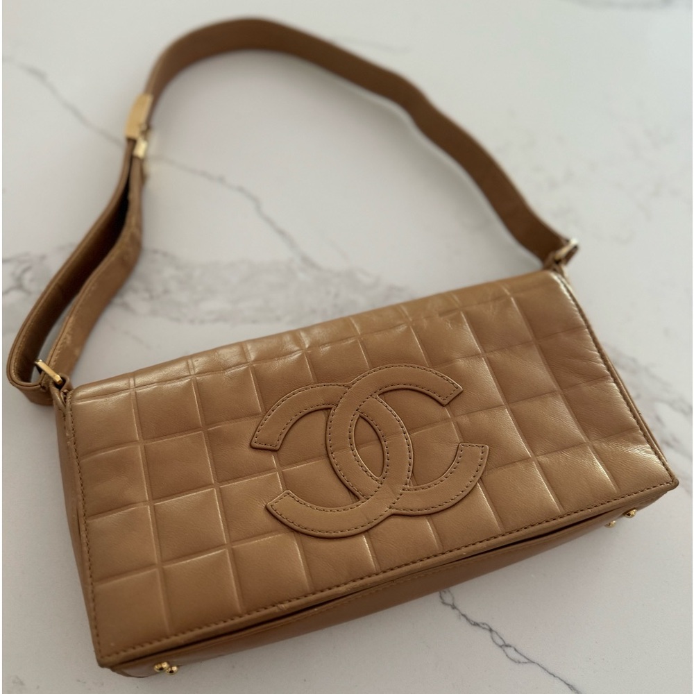 Authentic CHANEL - GOLD Chocolate Box adjustable bag/ clutch.- Collectable - Picture 1 of 9